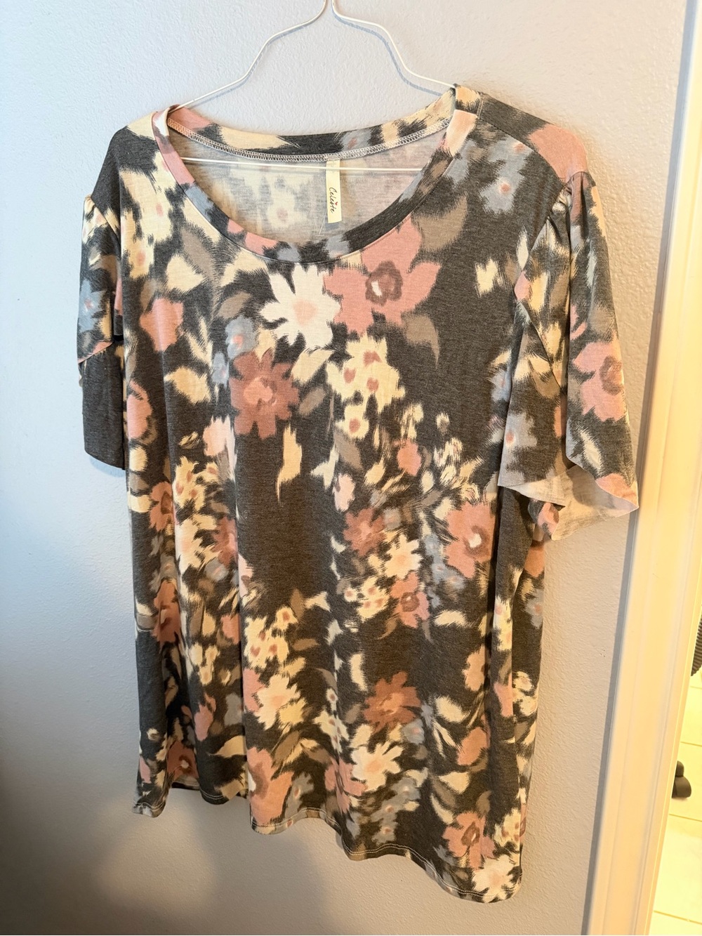 Floral crew Neck Tee - Flowy Sleeve, Gray & Pink